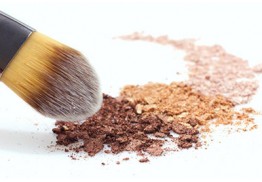 Use of ultrafine particles of titanium dioxide in cosmetics