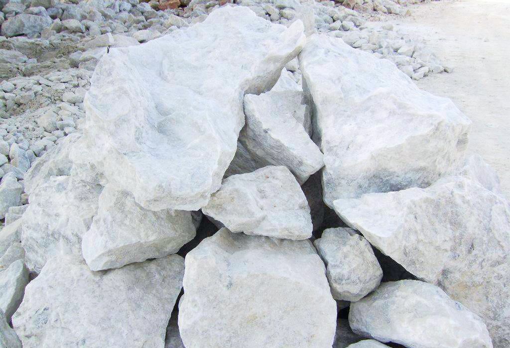 White precipitated barium sulfate raw ore and powder for coating and plastic applications